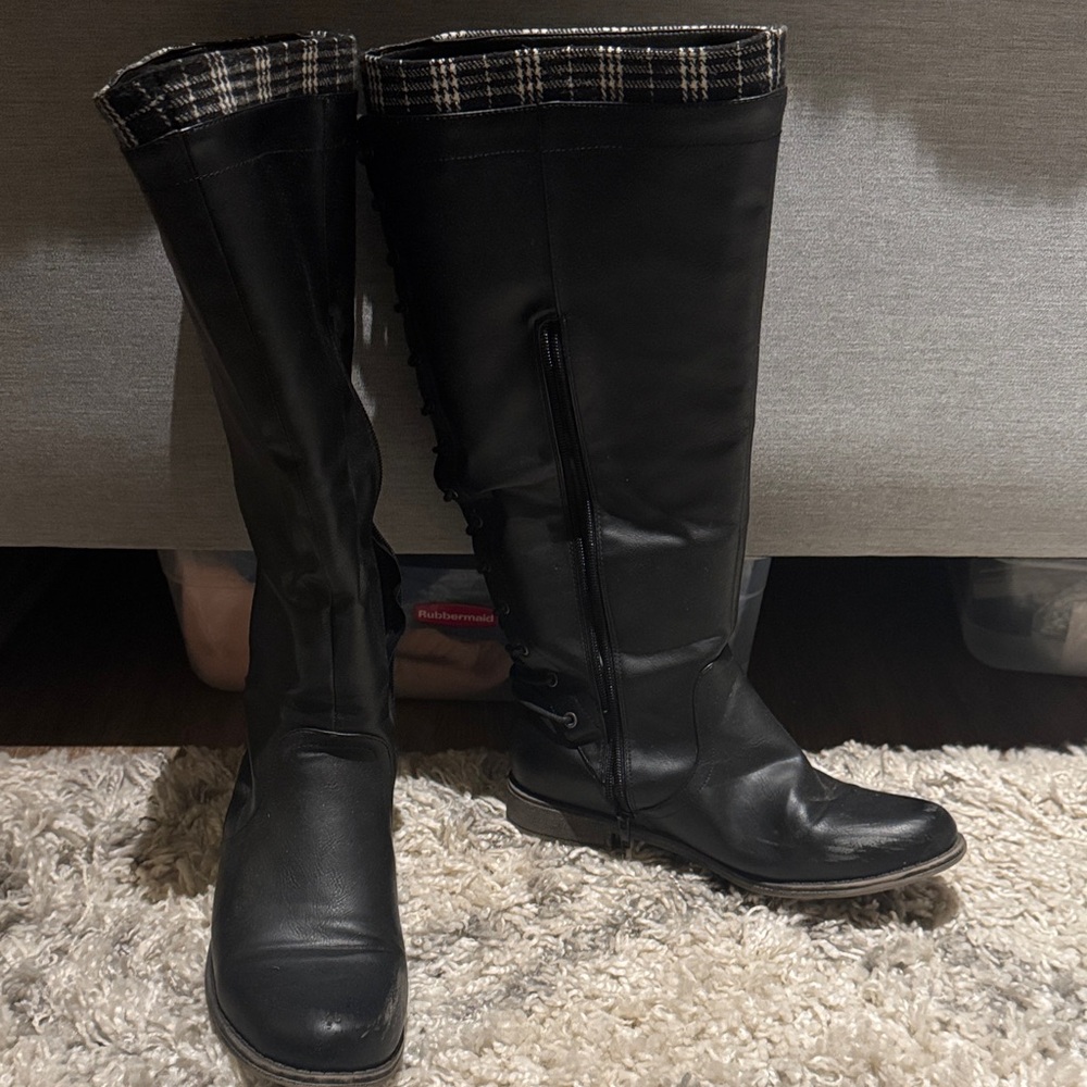 JustFab Black Winter Boots with Plaid Lining